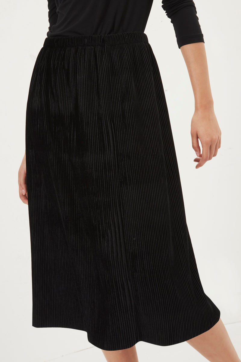 Black velvet pleated outlet skirt uk